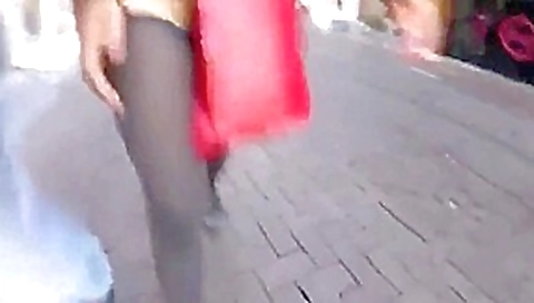 Red bag crosses amsterdam retinue follows near Red bag crosses amsterdam retinue follows near