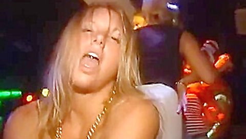 Hot blonde amateur leaves club fingers to orgasm in alley