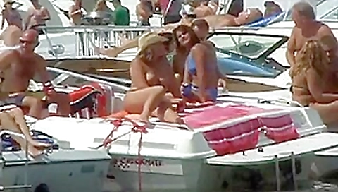 Spring Break Whores Flaunt Their Titties
