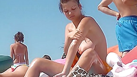 Huge big busty natural boobs topless on the public beach!