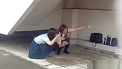 Japanese teenage skanks peeing Japanese teenage skanks peeing