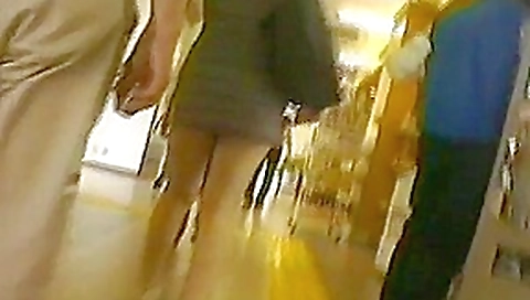 She wears an extreme dress but she does not wear panties She wears an extreme dress but she does not wear panties