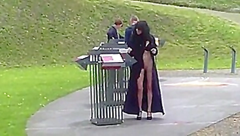 ELLE SE MASTURBE DEVANT DES ELLE SE MASTURBE DEVANT DES
